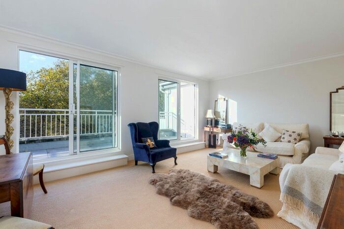 2 Bedroom Flat To Rent In Prospect Quay, Point Pleasant, London, SW18