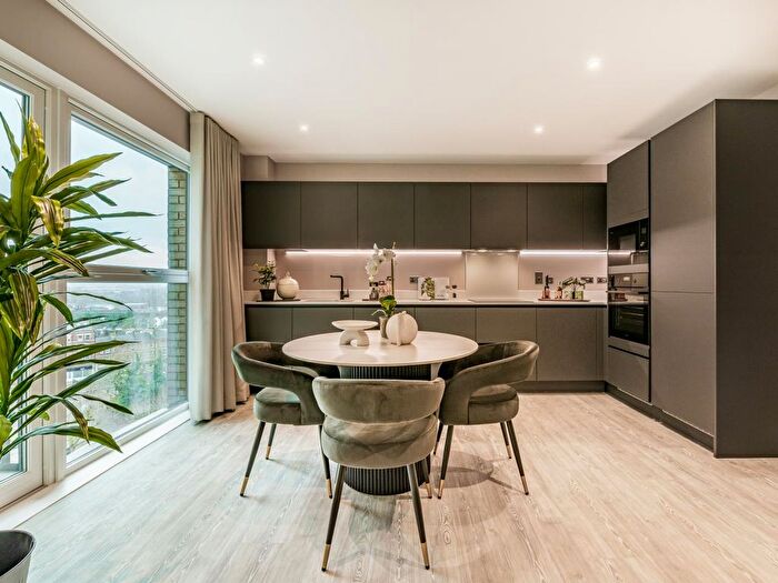 1 Bedroom Flat For Sale In Capital Interchange Way, Brentford, TW8