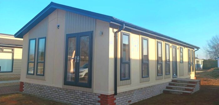 2 Bedroom Mobile/park Home For Sale In Skeltons Drove, Beck Row, Bury St. Edmunds, IP28