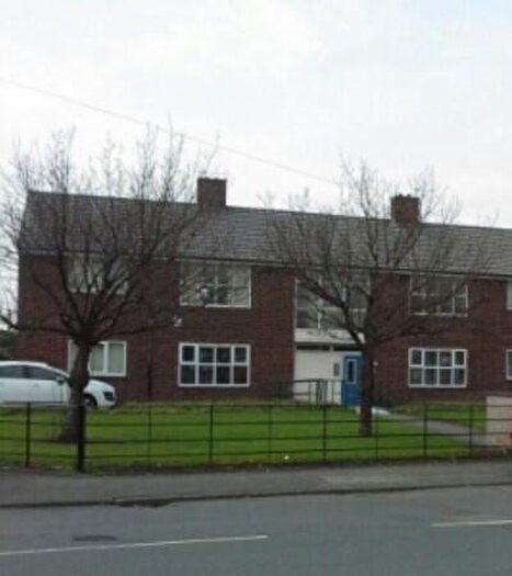 2 Bedroom Flat To Rent In Moss Lane, M31