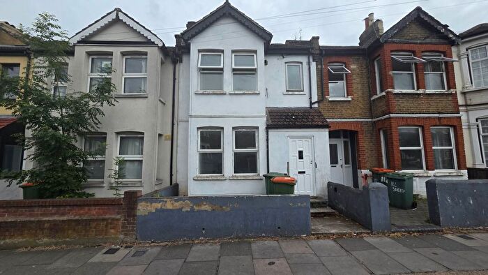 4 Bedroom Terraced House For Sale In Sibley Grove, Manor Park, E12