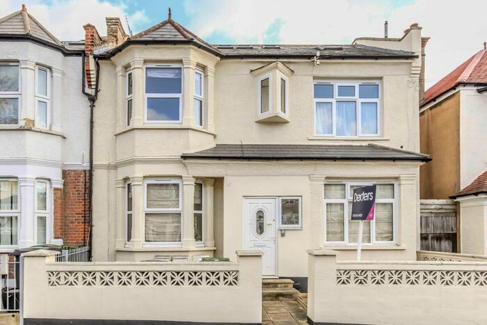 2 Bedroom Flat To Rent In Arragon Gardens, London, SW16