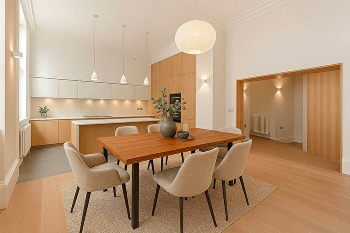 3 Bedroom Flat For Sale In Warwick Square, Pimlico, London, SW1V