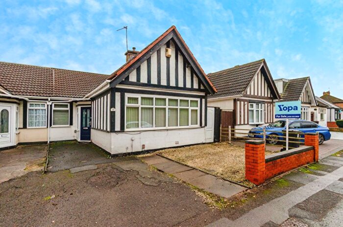 3 Bedroom Semi Detached Bungalow For Sale In Stowheath Lane, Wolverhampton, WV1