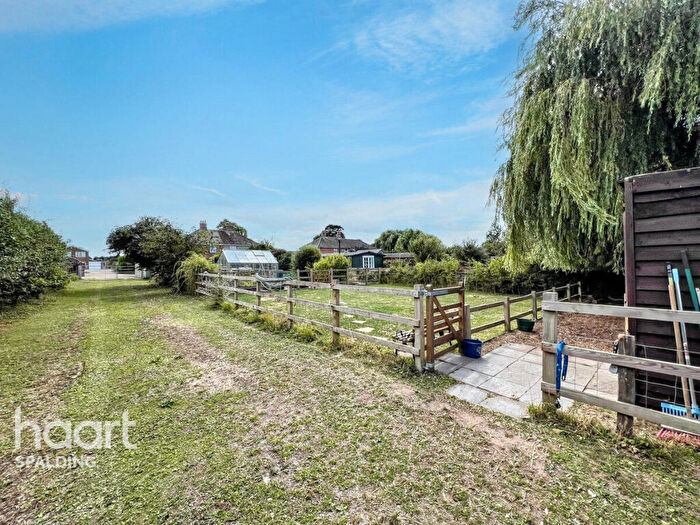 3 Bedroom Semi-Detached House For Sale In High Road, Spalding, PE12