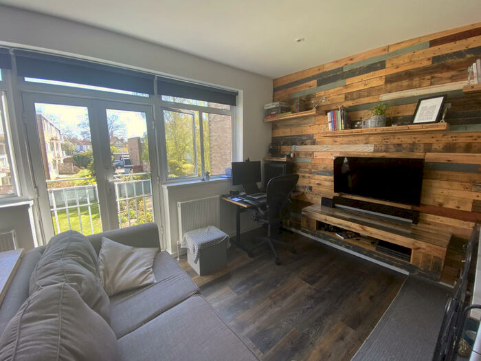 1 Bedroom Apartment To Rent In Rectory Green, Beckenham, BR3