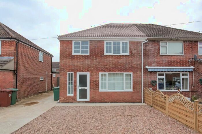 3 Bedroom Semi-Detached House To Rent In Lock Crescent, Kidlington, OX5