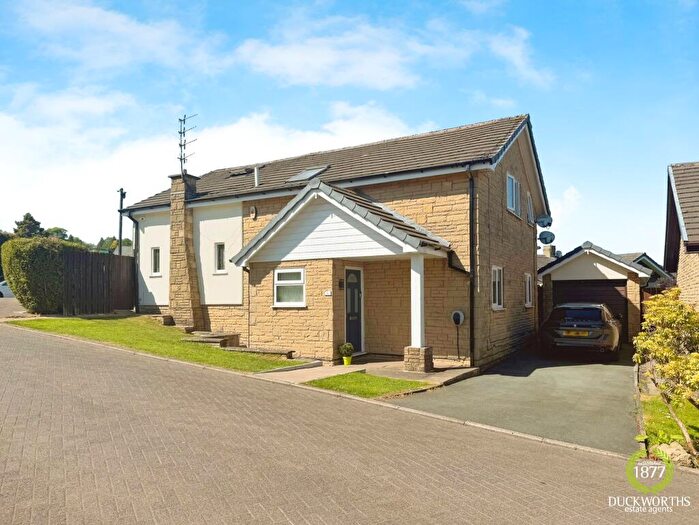 5 Bedroom Detached House For Sale In Kestrel Drive, Darwen, BB3