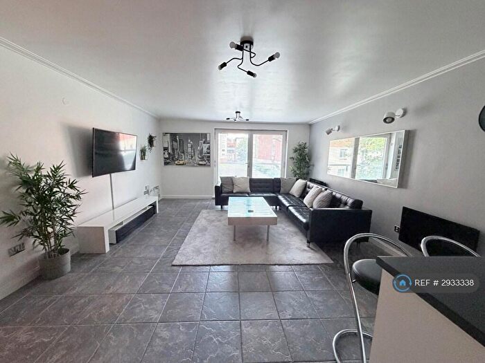 2 Bedroom Flat To Rent In Central Wharf, Cardiff, CF10