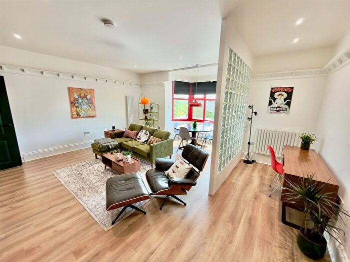 2 Bedroom Flat To Rent In Laurel Bank, East Keswick, Leeds, LS17