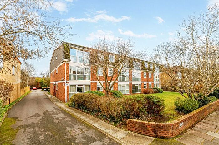 1 Bedroom Flat For Sale In Courtfield Gardens, W13