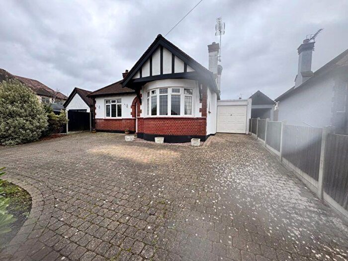 2 Bedroom Detached Bungalow For Sale In Taunton Drive, Westcliff-On-Sea, SS0