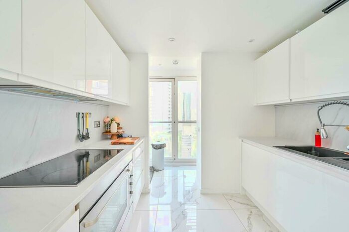 2 Bedroom Flat To Rent In Fairmont Avenue, Canary Wharf, London, E14