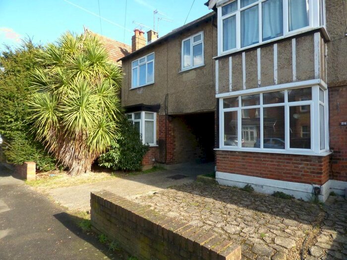 2 Bedroom Maisonette To Rent In Alton Court Willoughby Road, Langley, SL3