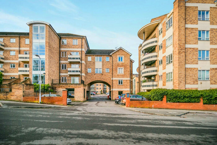 2 Bedroom Apartment To Rent In Branagh Court, RG30