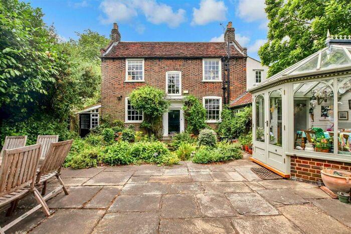 4 Bedroom Detached House For Sale In Chapel Lane, Chigwell, Essex, IG7
