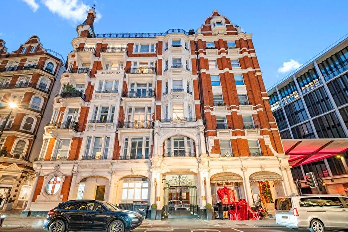 4 Bedroom Flat For Sale In Knightsbridge, Wellington Court, SW1X