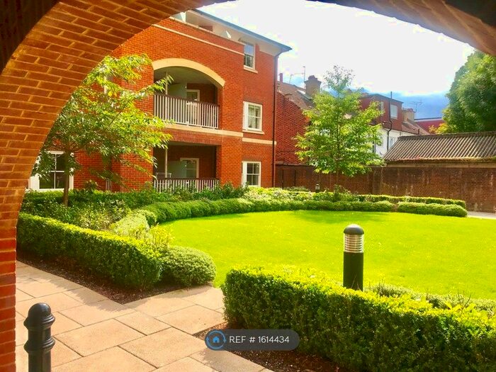 1 Bedroom Flat To Rent In Atwell Court, London, N12