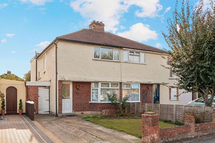 4 Bedroom Semi-Detached House For Sale In Molesey Road, Hersham Village, KT12