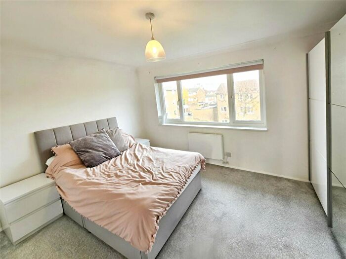 1 Bedroom Flat For Sale In Coleridge Way, Orpington, BR6