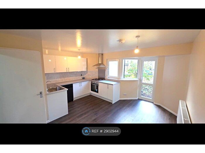 4 Bedroom Terraced House To Rent In Crescent Lane, Dundee, DD4