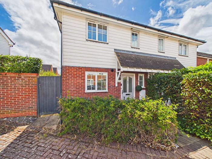 3 Bedroom End Terrace House For Sale In Island Way East, St. Marys Island, Chatham, Kent, ME4