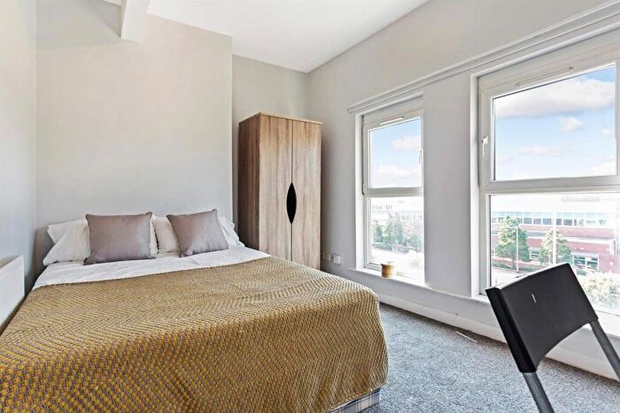 4 Bedroom Flat To Rent In Burley Road, Leeds, LS3