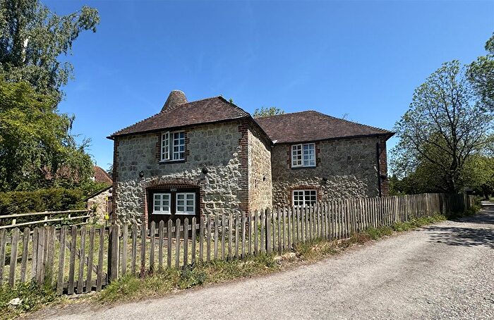 4 Bedroom Detached House To Rent In Great Chart, Ashford, TN23