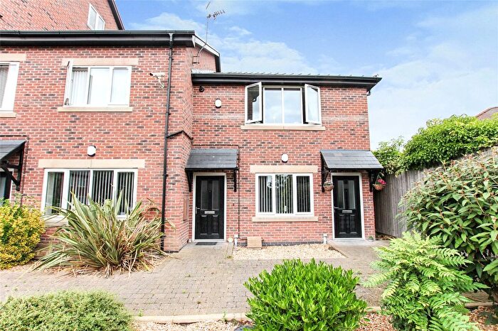 2 Bedroom Flat To Rent In Lodge Place, Widnes, Cheshire, WA8