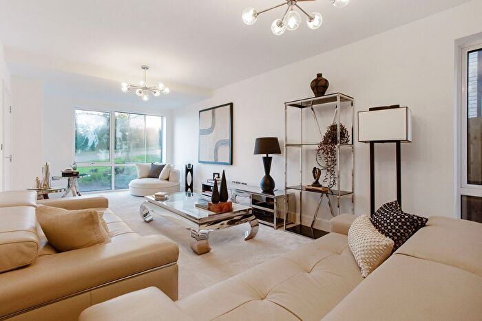 4 Bedroom Detached House For Sale In The Oaks, Stonehouse, GL10