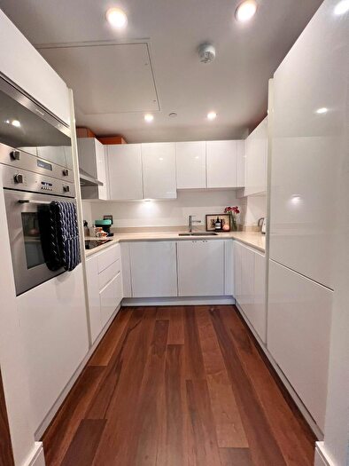 1 Bedroom Apartment To Rent In Talisman Tower, Lincoln Plaza, Canary Wharf, South Quay, London, E14