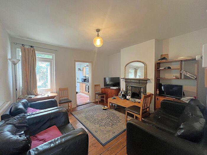 3 Bedroom Cottage To Rent In Tooting Bec Road, SW17