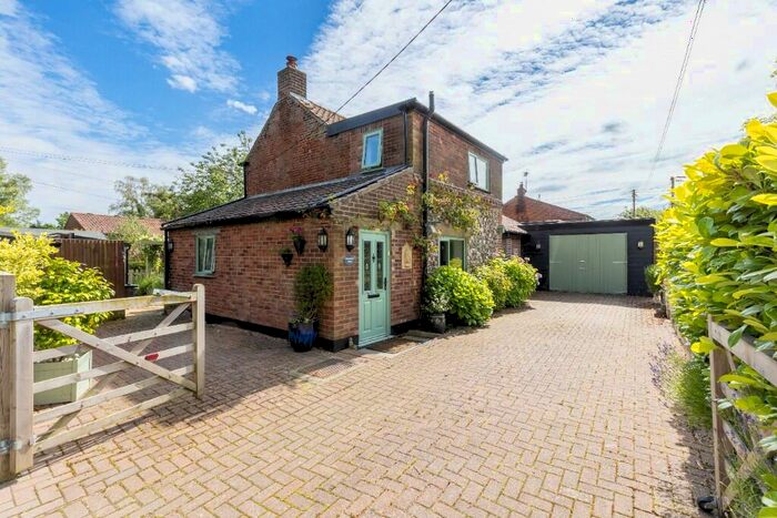 2 Bedroom Cottage For Sale In Honeycombe Road, Salhouse, NR13