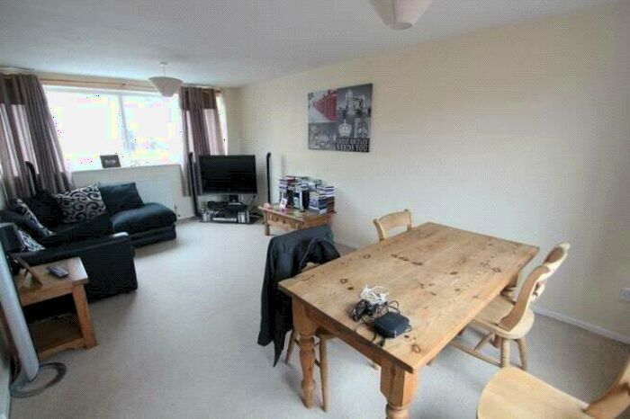 2 Bedroom Maisonette To Rent In Queens Court, Tewkesbury, Gloucestershire, GL20