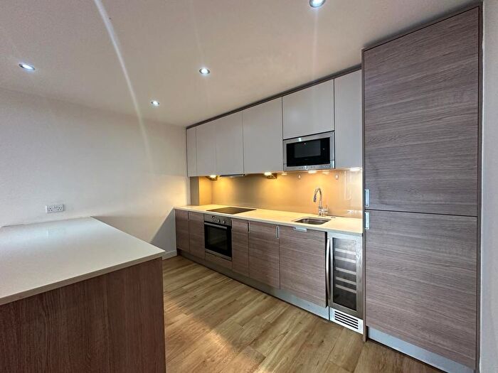 2 Bedroom Flat To Rent In Commander Avenue, Emerald House, NW9