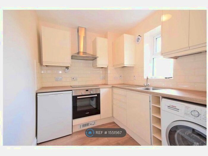 Studio To Rent In Henry Doulton Drive, London, SW17