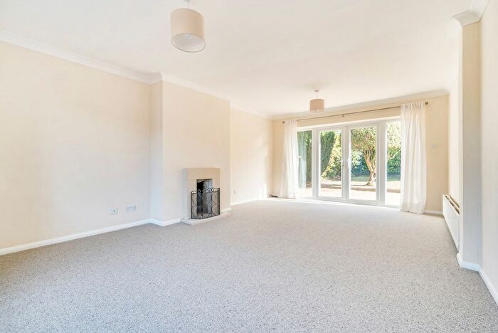 4 Bedroom Detached House For Sale In Amberley Drive, Twyford, Reading, Berkshire, RG10