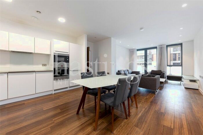 3 Bedroom Flat To Rent In Hornbeam House, Quebec Way, Canada Water, London, SE16