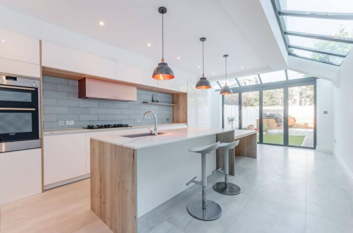 4 Bedroom Property For Sale In Crabtree Lane, Crabtree Estate, London, SW6