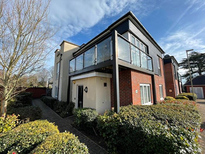 2 Bedroom Flat To Rent In Old Barn Mews, Basingstoke, RG24