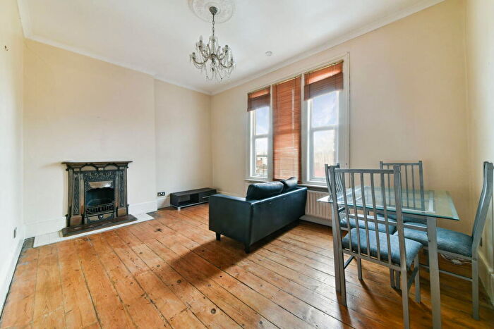 2 Bedroom Flat To Rent In Bedford Hill, Balham, SW12