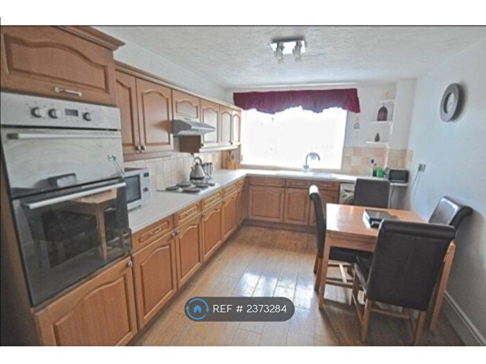 3 Bedroom Terraced House To Rent In Axminster Close, Hull, HU7