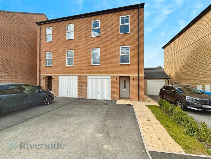4 Bedroom Semi-Detached House For Sale In Wawne Road, Kingswood, HU7