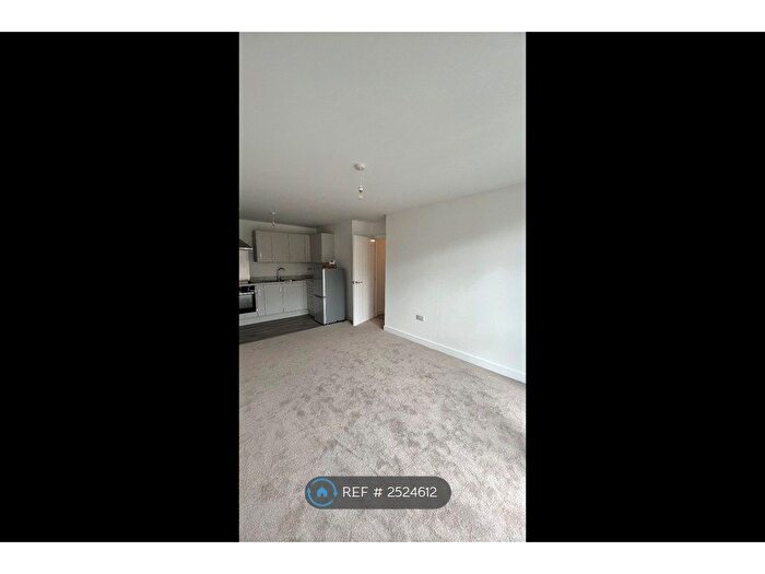 2 Bedroom Flat To Rent In Woodlands Village, Wakefield, WF1