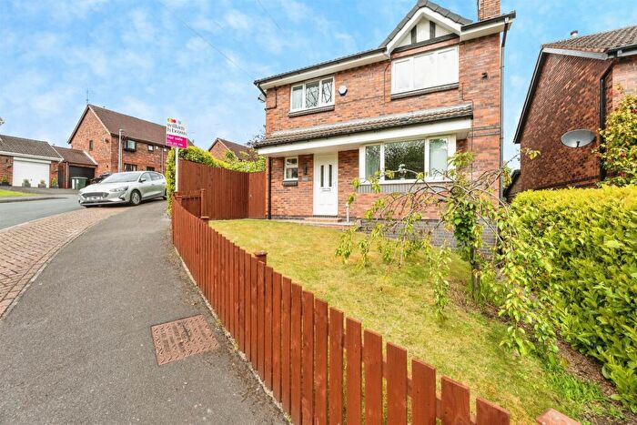 4 Bedroom Detached House For Sale In Ibbetson Drive, Churwell, Leeds, LS27