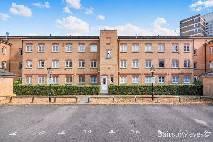 2 Bedroom Flat To Rent In Tallis Court, Romford, RM2