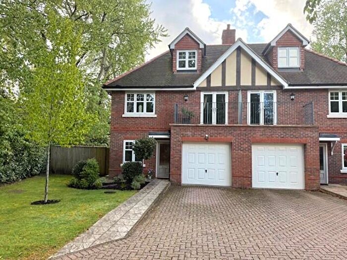 3 Bedroom Town House For Sale In Parkham Mead, Binfield, RG42