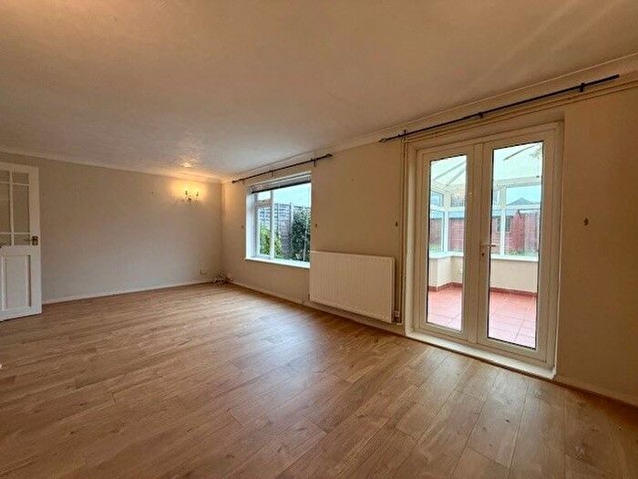 3 Bedroom Property To Rent In Cherry Tree Road, Hoddesdon, EN11