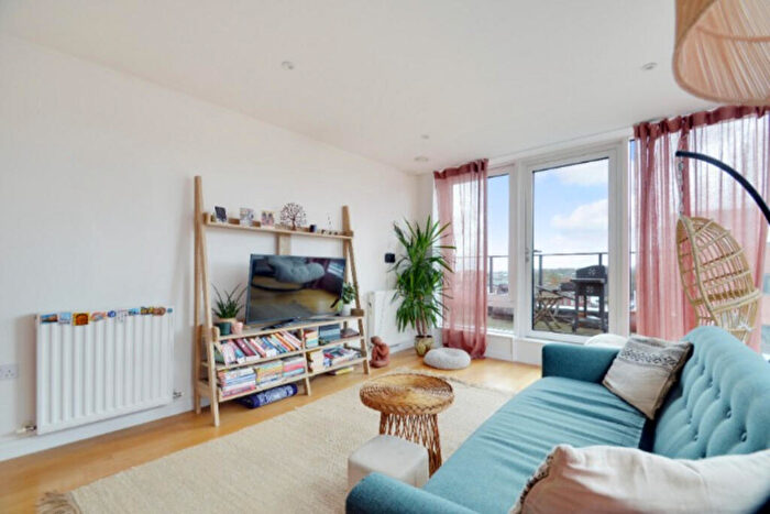 1 Bedroom Apartment For Sale In High Road, London, N12