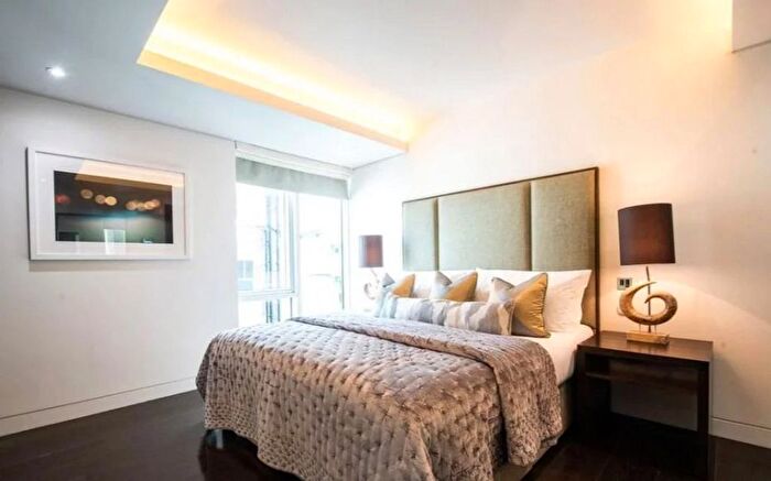 2 Bedroom Flat To Rent In Duke Street, London, W1K
